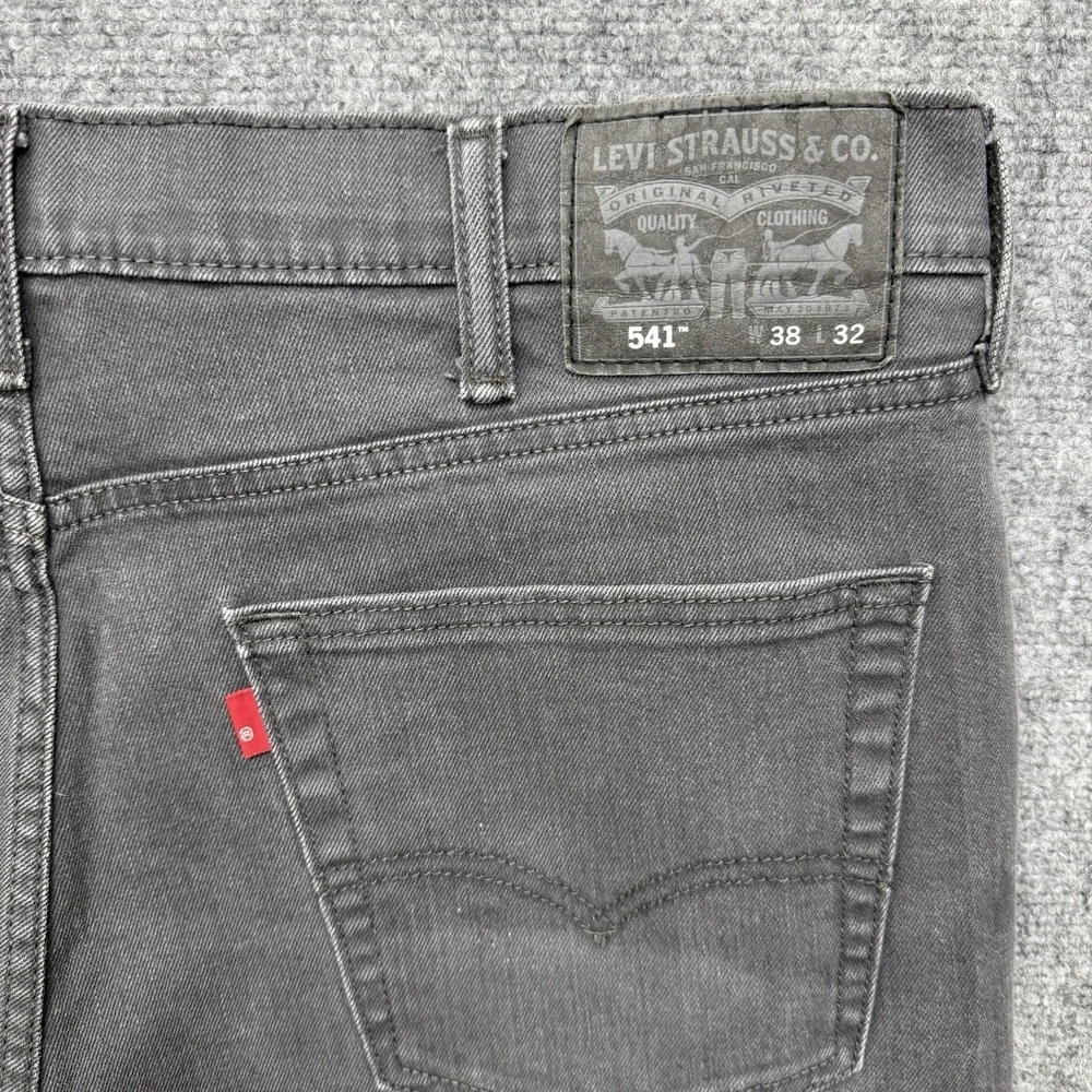 Levis‎ 541 athletic straight fit gray jeans men's size 38 38x32 (actual 38x31)